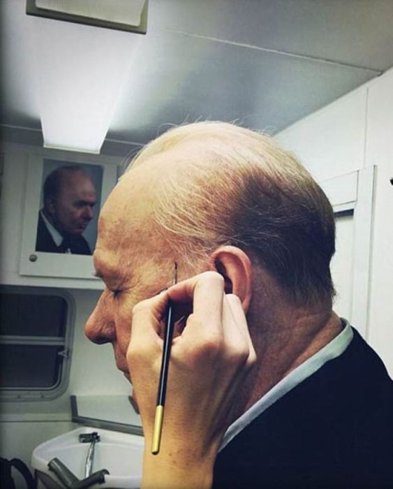 Gary Oldman In The "Darkest Hour" (12 pics)