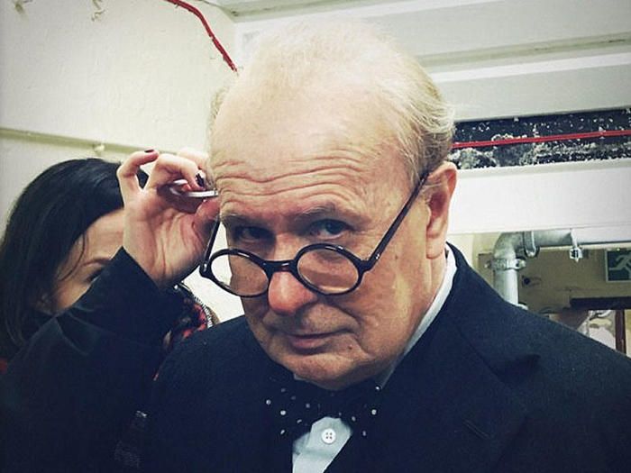 Gary Oldman In The "Darkest Hour" (12 pics)
