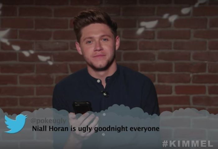 Tweets Being Read By Musicians (24 pics)