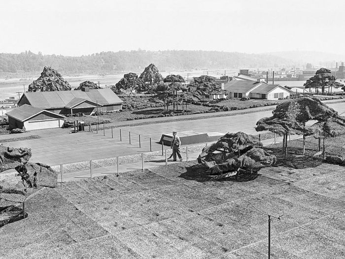 A Fake Rooftop Town Built To Hide Boeing’s Factory From Japanese Air Strikes (17 pics)