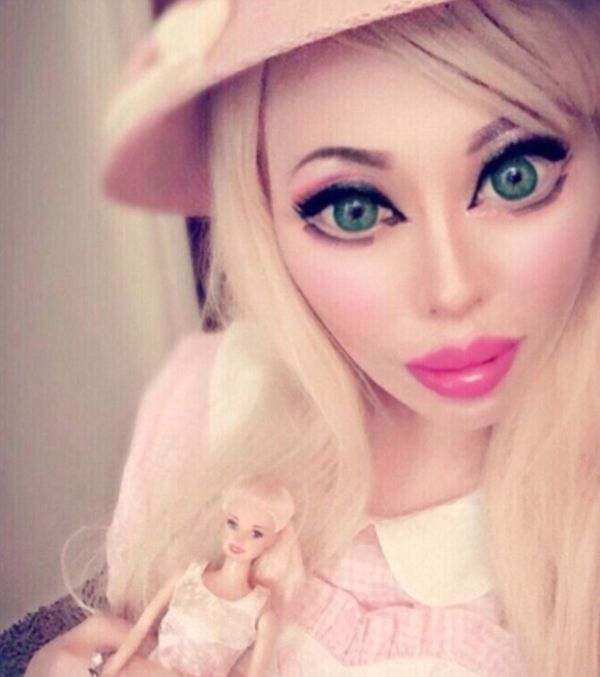 Barbie Fan Had A Surgery To Make Her Half-Chinese Eyes More Caucasian (8 pics)