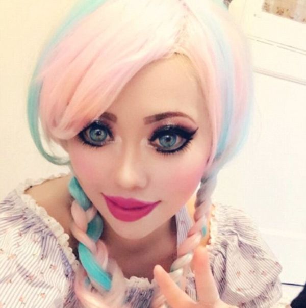Barbie Fan Had A Surgery To Make Her Half-Chinese Eyes More Caucasian (8 pics)