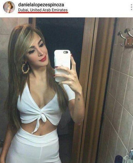 This Cute Girl Is Travelling Without Living Her Bathroom (3 pics)