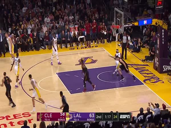 LeBron Wrecks Lakers With an Otherworldly Pass