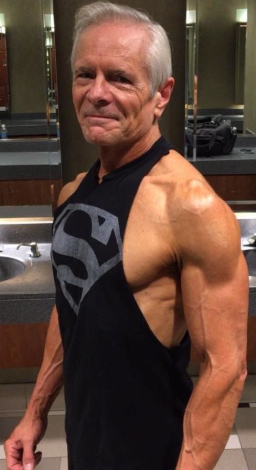 68-Year-Old Man With A Six-Pack (6 pics)