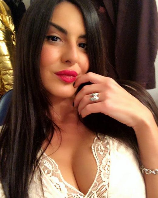 Italian Pesenter Barbara Francesca Ovieni Is The Reason More People Watch Sport TV  (25 pics)