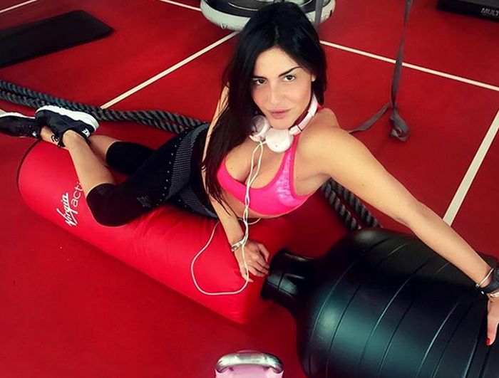 Italian Pesenter Barbara Francesca Ovieni Is The Reason More People Watch Sport TV  (25 pics)