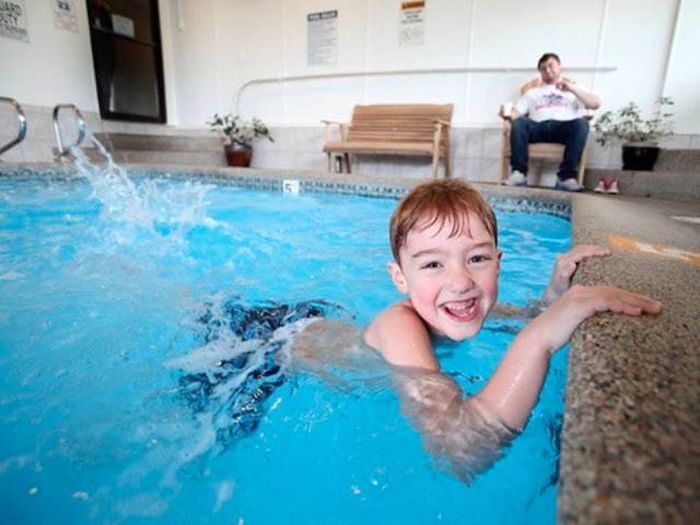 Hotels: Ad Photos Vs Reality (28 pics) Hotels: Ad Photos Vs Reality (28 pics)