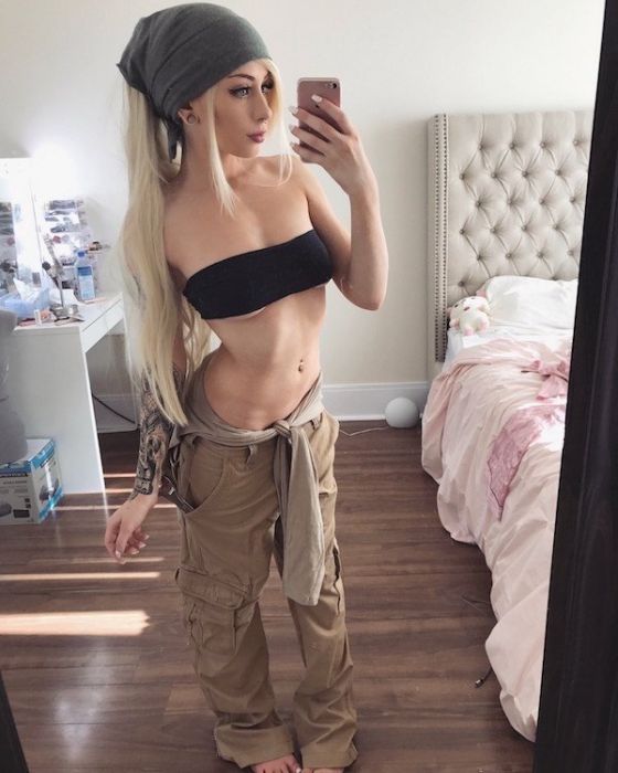 Girls And Mirrors (29 pics)