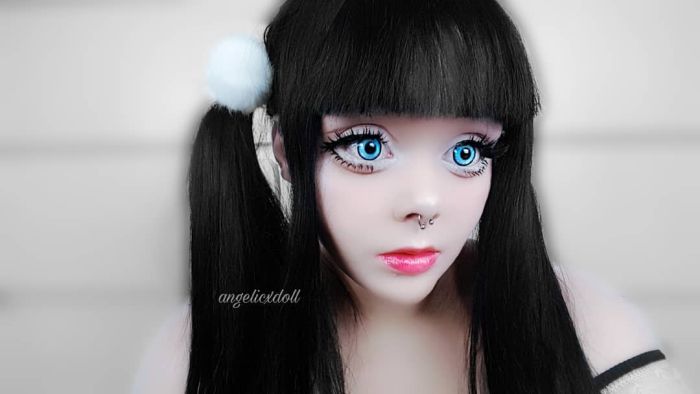 A Girl That Looks Like A Doll (12 pics)