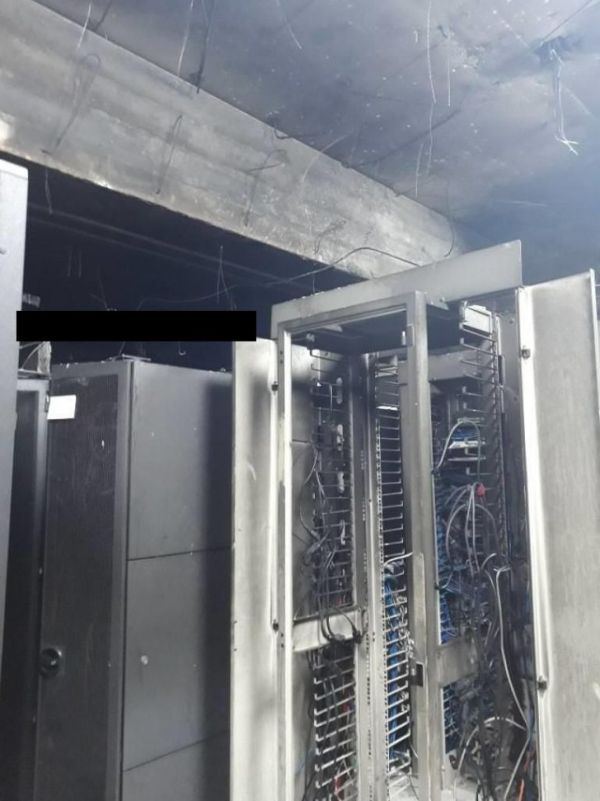 Destroyed Servers (9 pics)