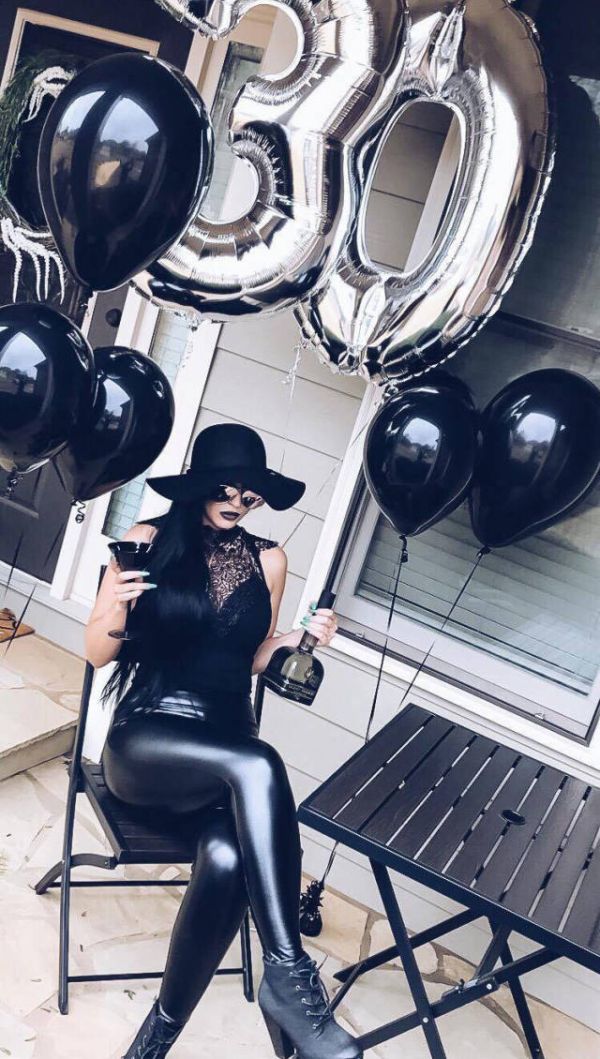 For Her 30th Birthday This Russian Woman Held A Funeral (3 pics)