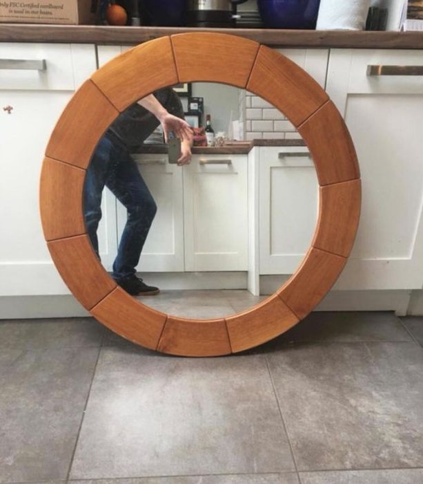 How People Sell Mirrors (18 pics)