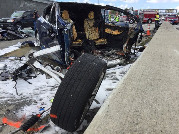 Tesla Exploded After The Car At A Speed Flew Into The Concrete Barrier (5 pics)