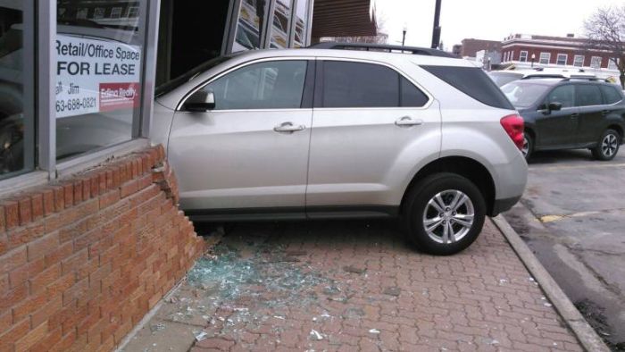 Teen Taking Driving Test Crashes Into Exam Station (2 pics)