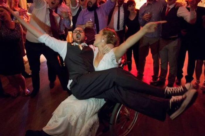 Funny And Unusual Wedding Photos (32 pics)