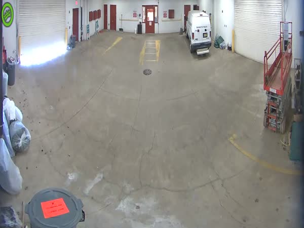 Suspect Narrowly Escapes Cops After Escaping From Jail in Indiana