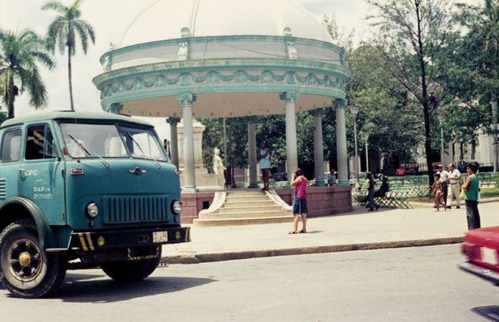 Color Photos Of Cuba In The 1970s (31 pics)