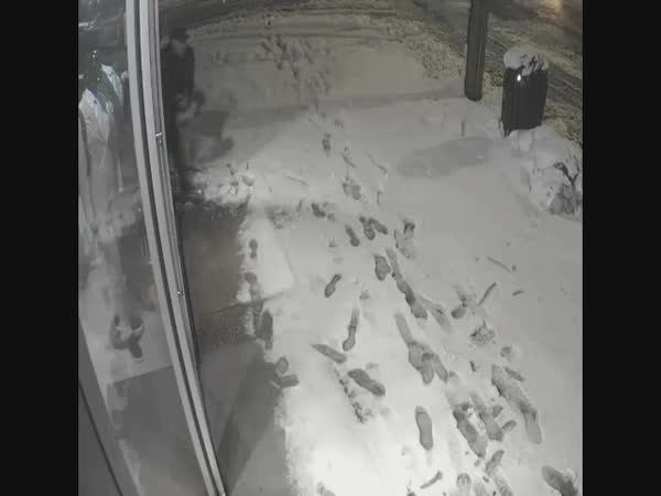 'Religious' Thief Crosses Himself Before Break-in