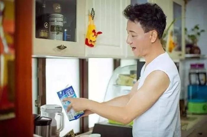 This Chinese Guy Is Actually 68 Years Old (5 pics)