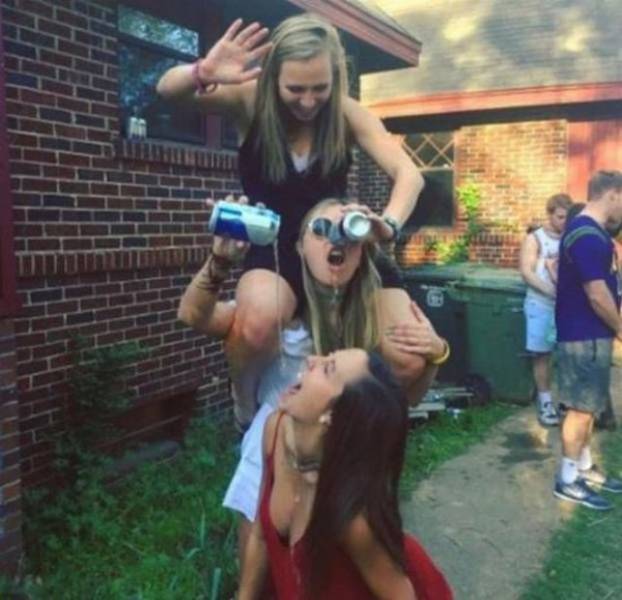 Party Girls Have Fun (39 pics)