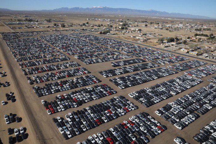 Volkswagen Cemetery On The Territory Of The Former US Air Force Base In California After The Dieselgate (4 pics)