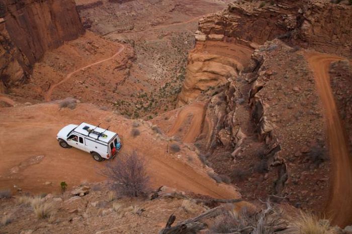 Couple Turns A Toyota Tacoma Into An Adventure Truck (14 pics)