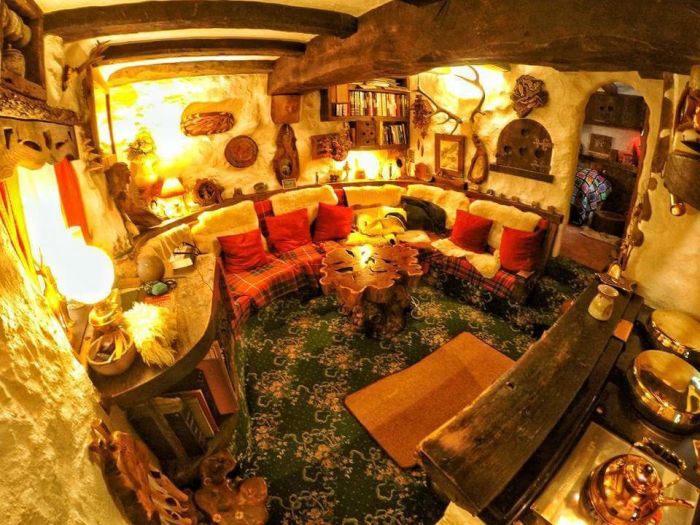 Real-Life Hobbit House In Tomich, Scotland (14 pics)