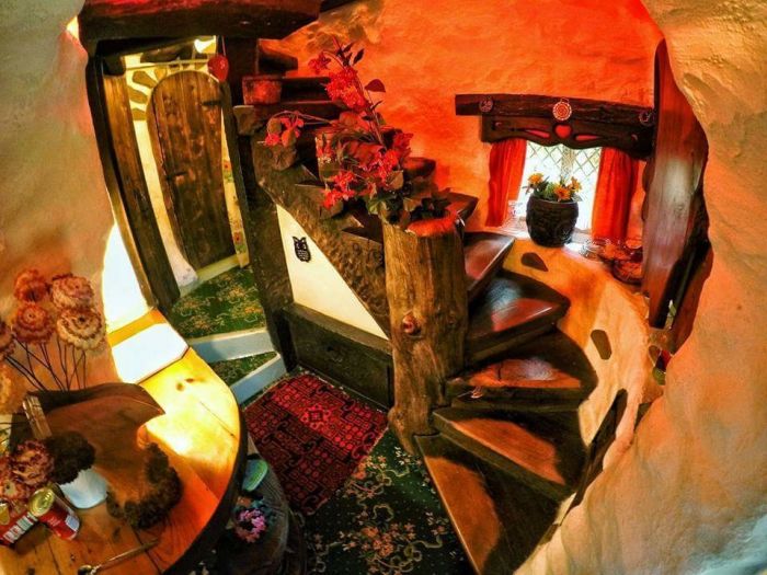 Real-Life Hobbit House In Tomich, Scotland (14 pics)