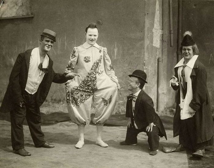 Terrible circus (18 pics)