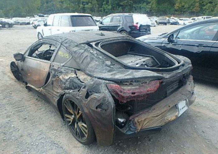 Crashed Supercars (10 pics)