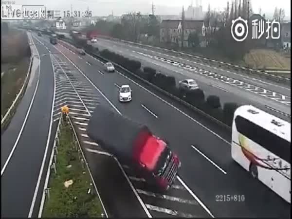 Idiot Driver Causes Multiple Lorry Crash by Stopping in Middle of Motorway