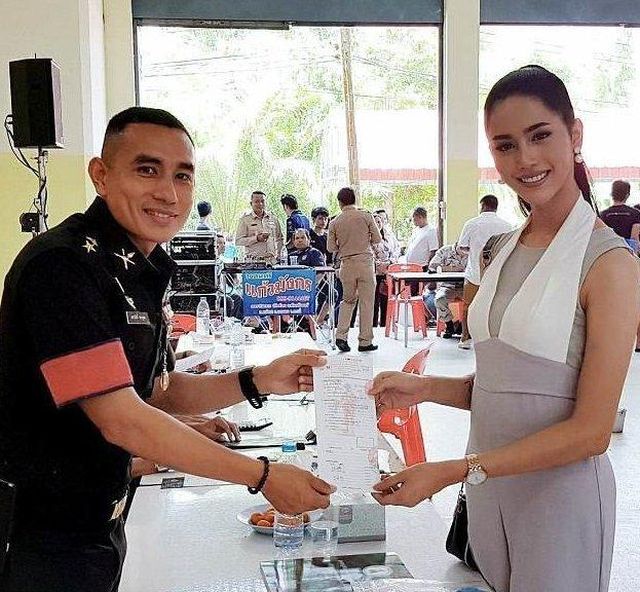 Thai Ladyboys Pose With Certificates That Exempt Them From Army Service (9 pics)