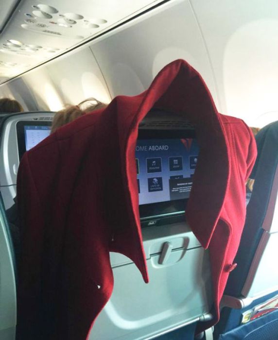 These Airline Passengers Are Your Nightmare (18 pics)