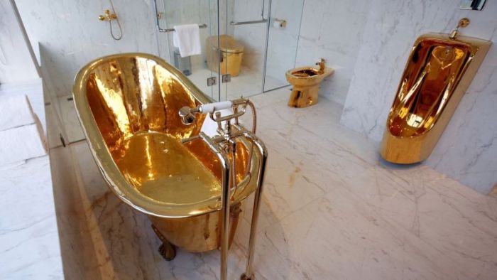 Presidential Suite In This Hotel In Danang, Vietnam, Is Covered With Real Gold (4 pics)