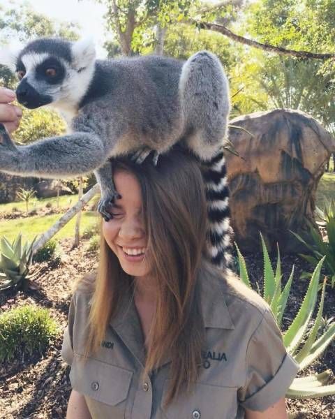 Steve Irwin's Daughter Is Going In Her Father's Footsteps (23 pics)