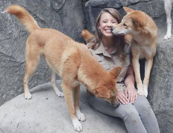 Steve Irwin's Daughter Is Going In Her Father's Footsteps (23 pics)