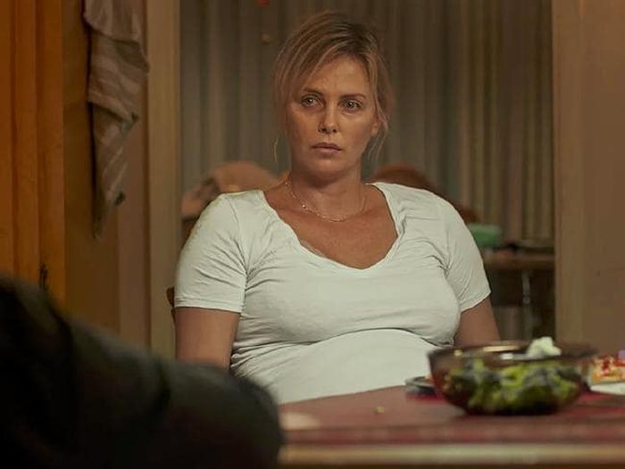 Charlize Theron Gained 50lb (22.6kg) For Film Role By Eating Mac And Cheese At 2am (3 pics)