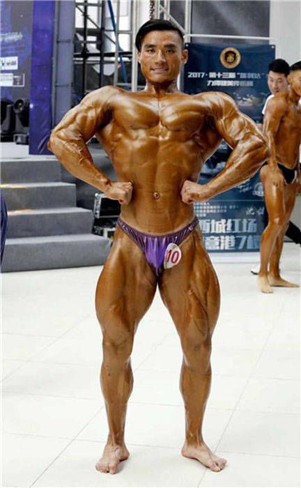 Chinese Student Becomes Bodybuilder in 6 Months (5 pics)