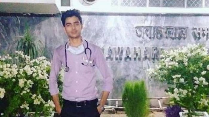 Indian Teen Pretended To Be A Doctor For Almost Half A Year But Got Punished (5 pics)