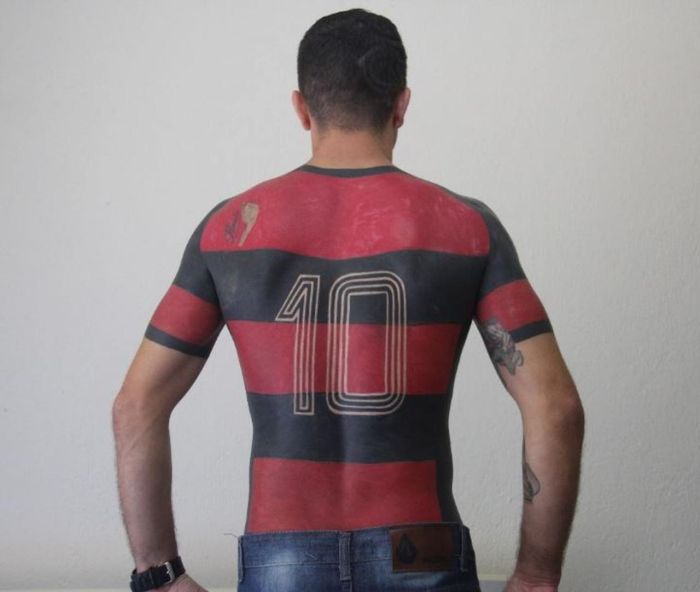 A Fan From Brazil Made a Tattoo Of A T-shirt Of His Soccer Club (6 pics)