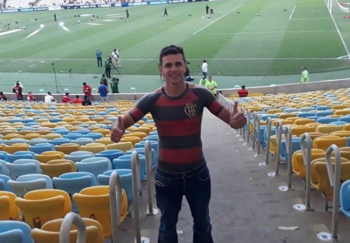 A Fan From Brazil Made a Tattoo Of A T-shirt Of His Soccer Club (6 pics)