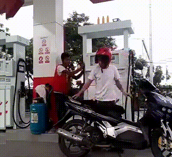 People Lose Against Objects (13 gifs)