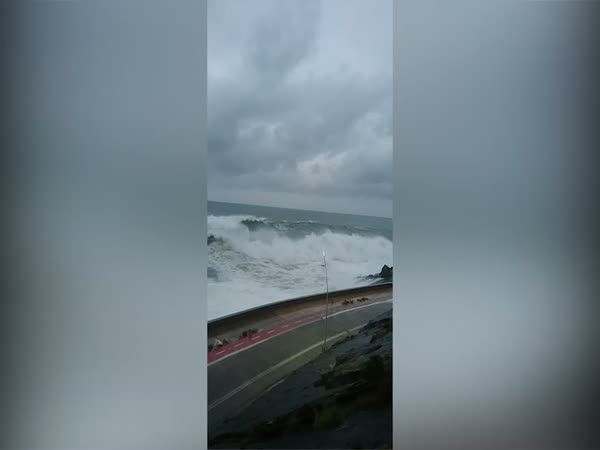 Giant Wave Hits The Road