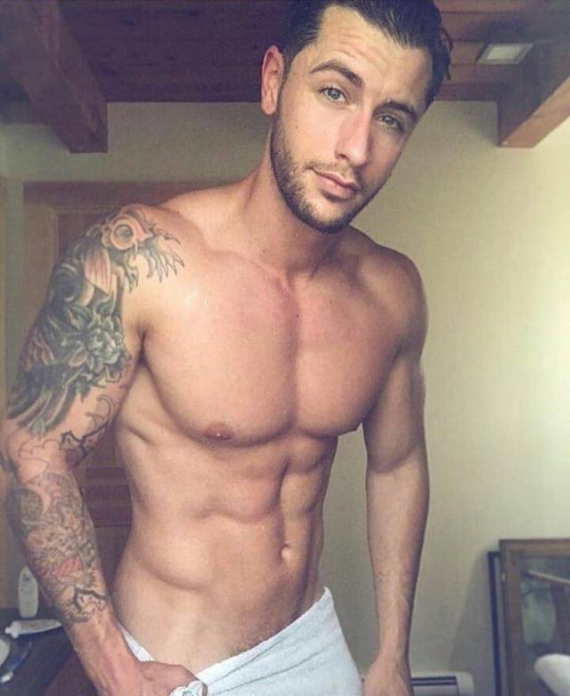 Hot Guys (40 pics)