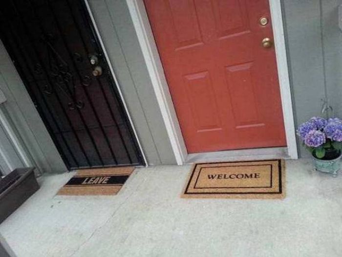 Bad Neighbors (23 pics)