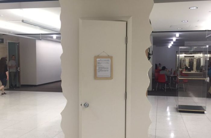 A Safe Place For Stressed Out Students (4 pics)