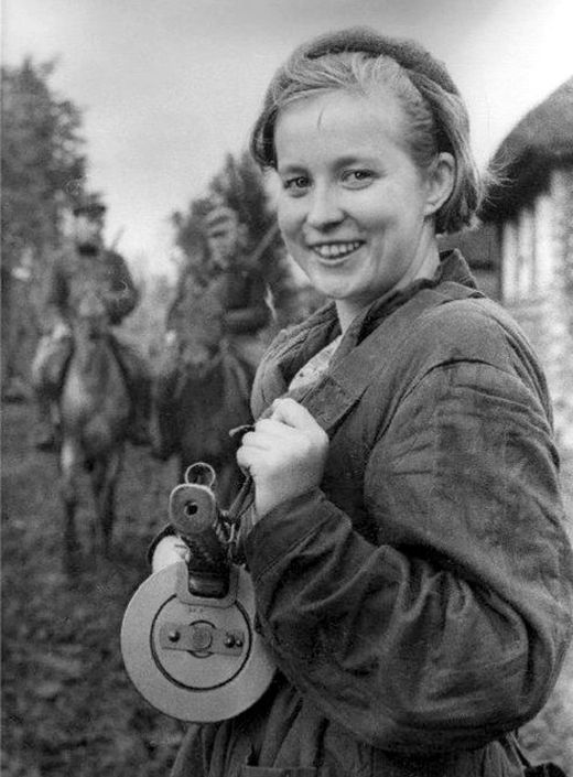 Soviet Girls in WWII (38 pics)