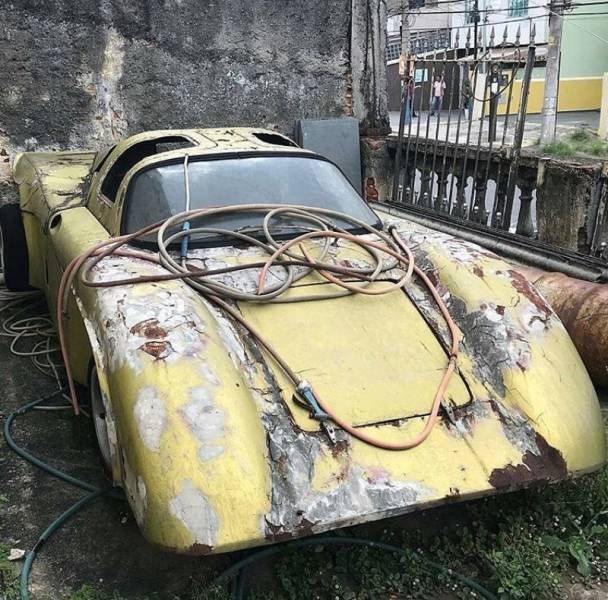 Abandoned Legendary Cars (25 pics)