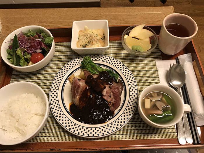 Casual Japanese Hospital Food (19 pics)